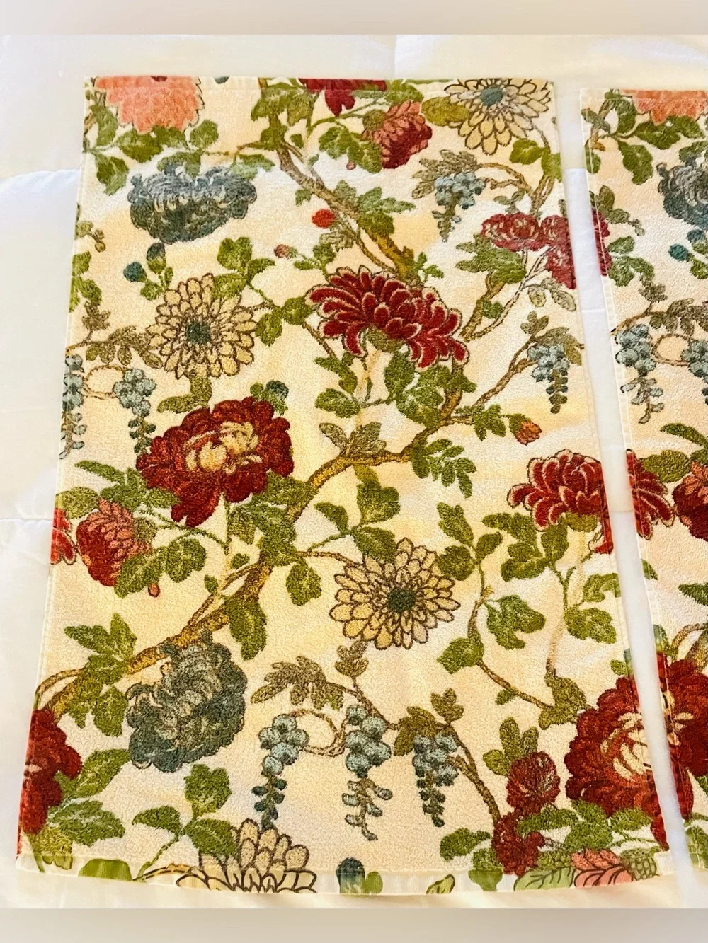 Pottery Barn Hand Towels Floral Blue Red Green on Ivory 20x30 Set of 2